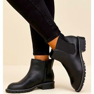 NWT Black Torrid Chelsea Boots! Super Cute for Fall